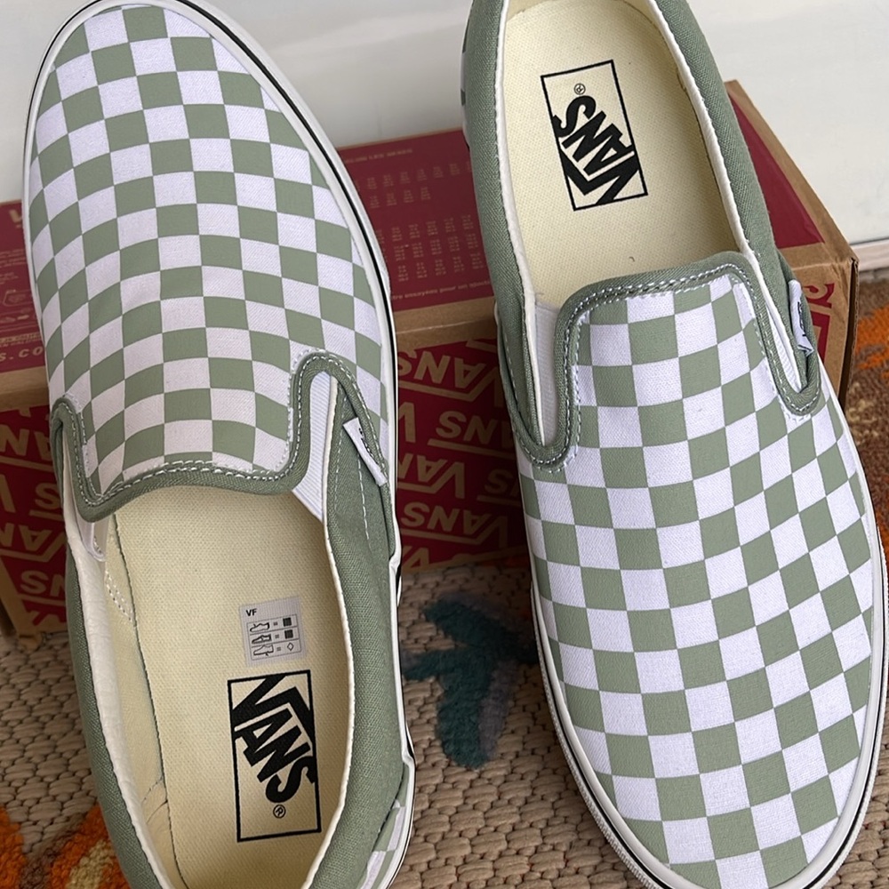 Vans Men’s Classic Slip-On
Color Theory Checkerboard
VN0DDBVZCJL
Sneakers - Picture 13 of 16